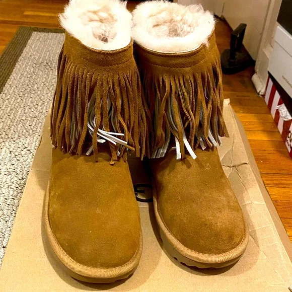 Ugg fringe boots. Size 6 youth or womans 7-7.5 which I wear. - Picture 2 of 8